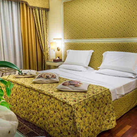 Lvg Collection - La Bussola 4* Новара