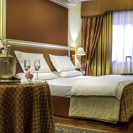 Lvg Collection - La Bussola Hotel 4*