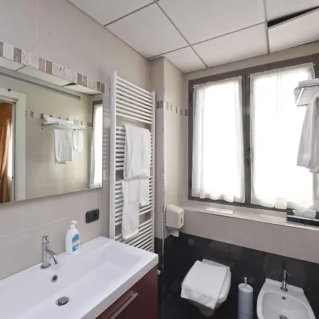Lvg Collection - La Bussola Hotel 4*