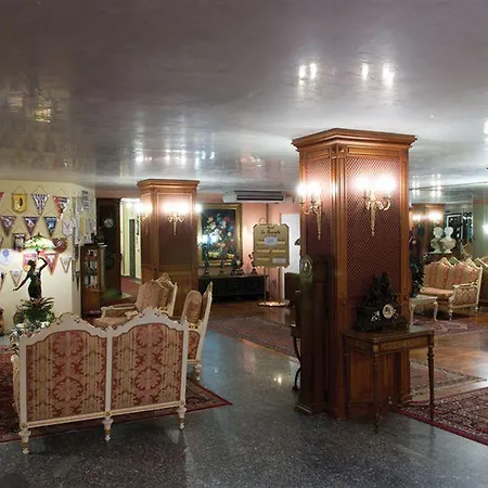 Lvg Collection - La Bussola Отель