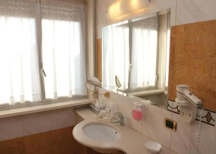 Lvg Collection - La Bussola Hotel 4*